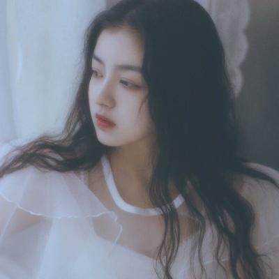 高雅有诗意的微信头像女(精选24张)