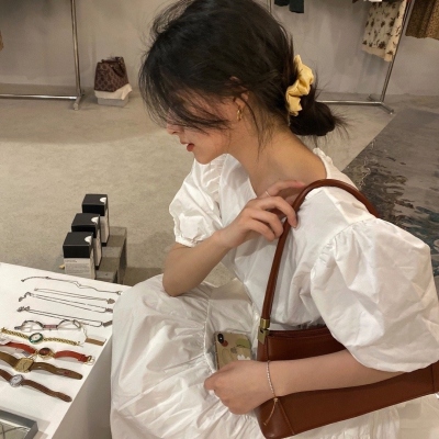 高雅有诗意的微信头像女(精选24张)