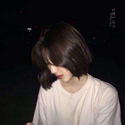 高雅有诗意的微信头像女(精选24张)