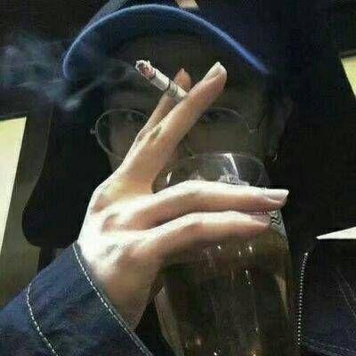 一个人孤独抽烟的头像(精选18张)