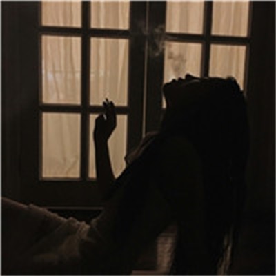 一个人孤独抽烟的头像(精选18张)