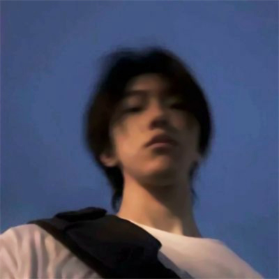 伤感头像男生心碎(18张)