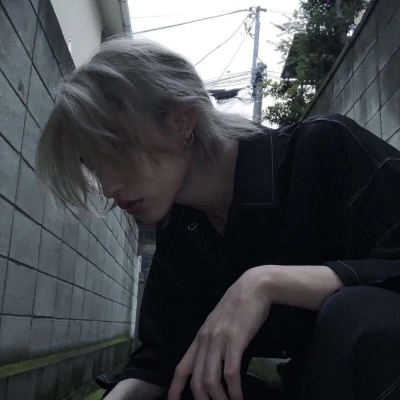 伤感头像男生心碎(18张)