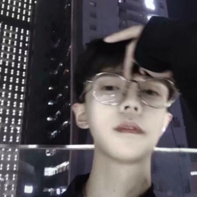 被感情伤透了的头像男生(18张)