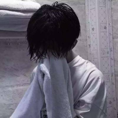 被感情伤透了的头像男生(18张)