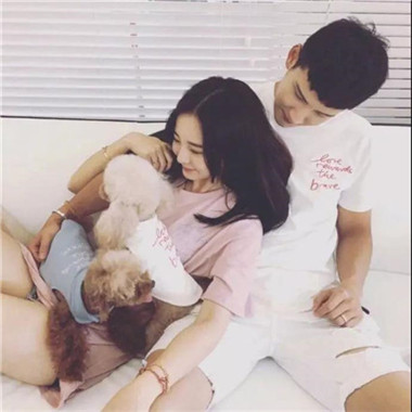 一男一女带宠物的情侣头像(精选22张)