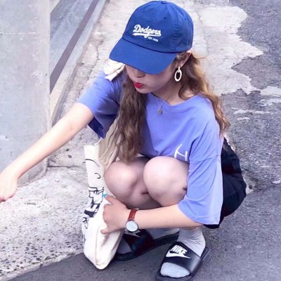 一男一女带宠物的情侣头像(精选22张)