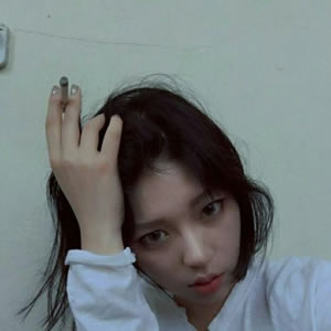 高清好看的女生头像个性时尚伤感图片(28张)