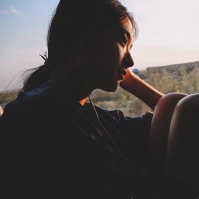 女头伤感孤独高清头像(精选24张)