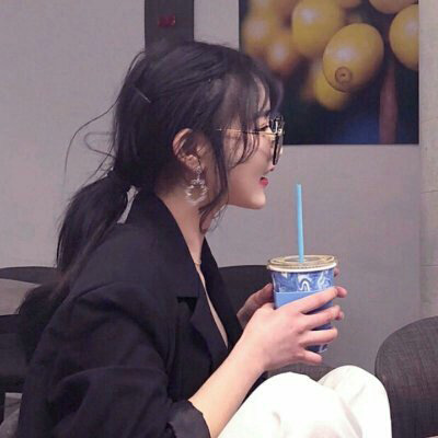 侧脸扎马尾辫女生头像(18张)