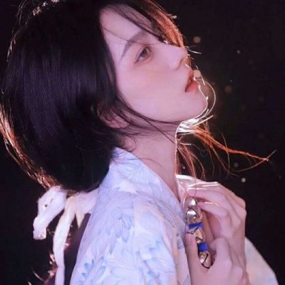 高冷清纯美女头像(精选24张)