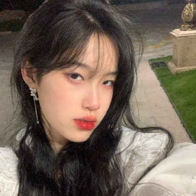 高冷清纯美女头像(精选24张)