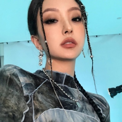 高冷清纯美女头像(精选24张)