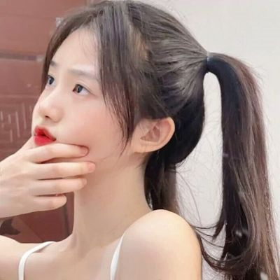 高清好看的微信女头真人ins风格图片(精选24张)