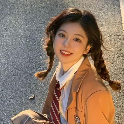 高清好看的微信女头真人ins风格图片(精选24张)