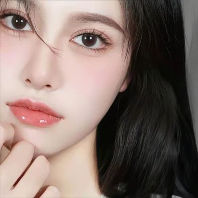 高清好看的微信女头真人ins风格图片(精选24张)