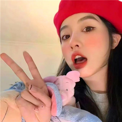 女生真人戴帽子头像(精选24张)