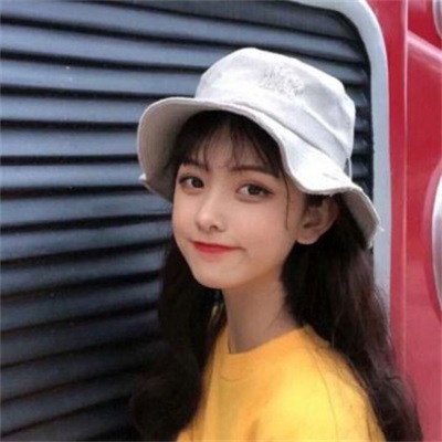 女生真人戴帽子头像(精选24张)