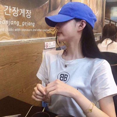 高冷戴帽子女头像大全(精选22张)