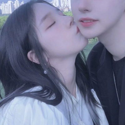 吻在一起的情侣头像(33张)