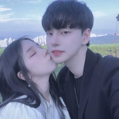 吻在一起的情侣头像(33张)