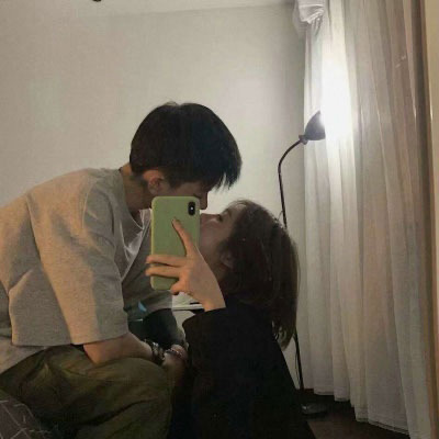 吻在一起的情侣头像(33张)