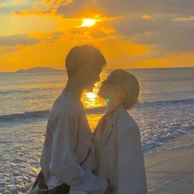 吻在一起的情侣头像(33张)