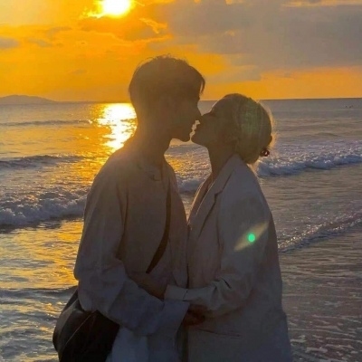 吻在一起的情侣头像(33张)