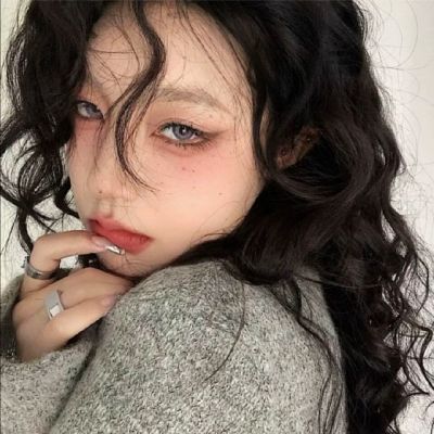 好看的酷女孩头像(精选26张)