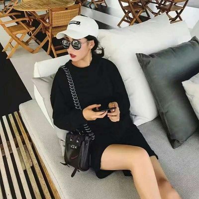 戴墨镜的稳重浪漫霸气女生头像(精选18张)