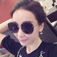 戴墨镜的稳重浪漫霸气女生头像(精选18张)