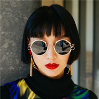 戴墨镜的稳重浪漫霸气女生头像(精选18张)