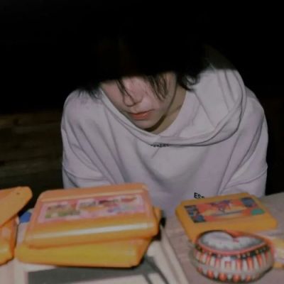 最近很火的摆烂人头像男(精选18张)