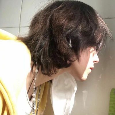 最近很火的摆烂人头像男(精选18张)