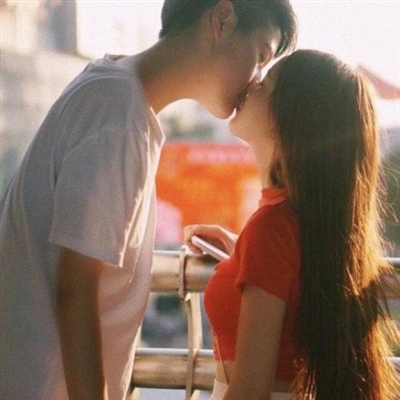 情侣头像接吻一对两张亲密(精选18张)