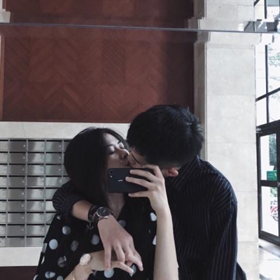 情侣头像接吻一对两张亲密(精选18张)