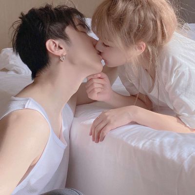 吻在一起的情侣头像真人(16张)
