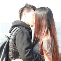 吻在一起的情侣头像真人(16张)