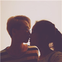 吻在一起的情侣头像真人(16张)