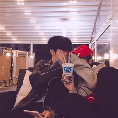 情侣头像接吻一对两张亲密(精选18张)