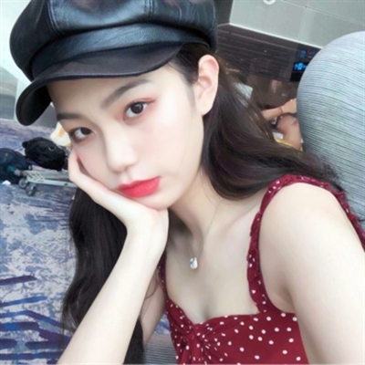 好看的戴帽子女头像(精选22张)