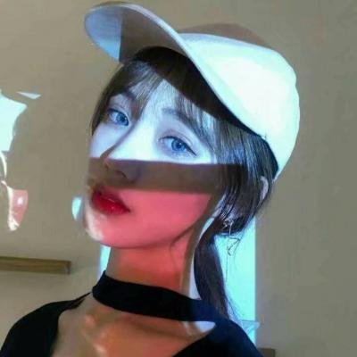 好看的戴帽子女头像(精选22张)