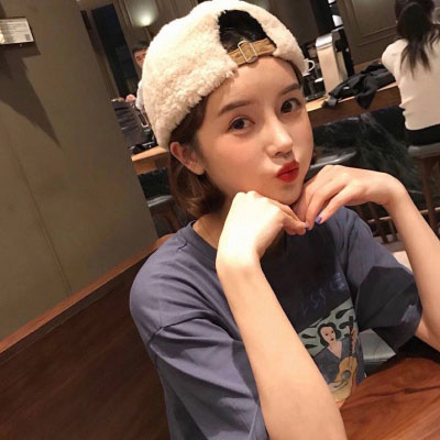 好看的戴帽子女头像(精选22张)