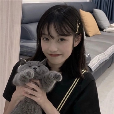 美女抱着宠物的图片头像大全(精选24张)