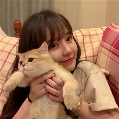 美女抱着宠物的图片头像大全(精选24张)