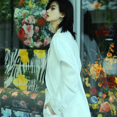 高端大气女性头像(30张)