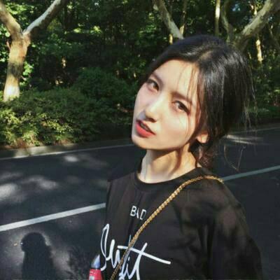 高清好看的QQ头像女生清纯甜美图片(18张)