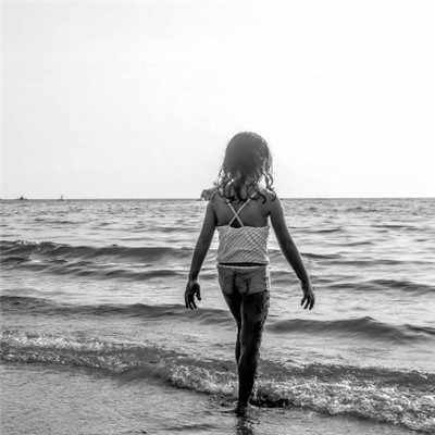大海美女图片背影头像大全(26张)