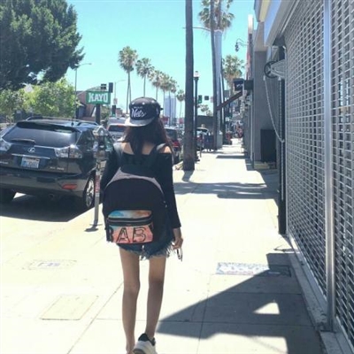 高清时尚的女生背影qq头像图片(18张)