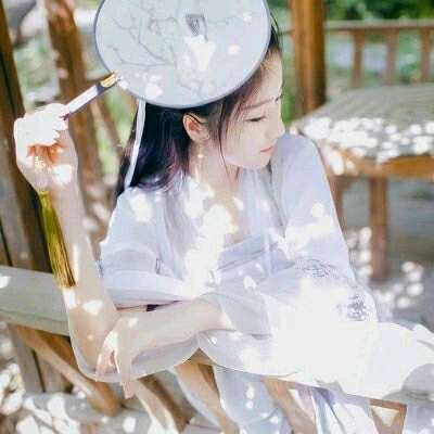 古风唯美真人女子头像(精选22张)